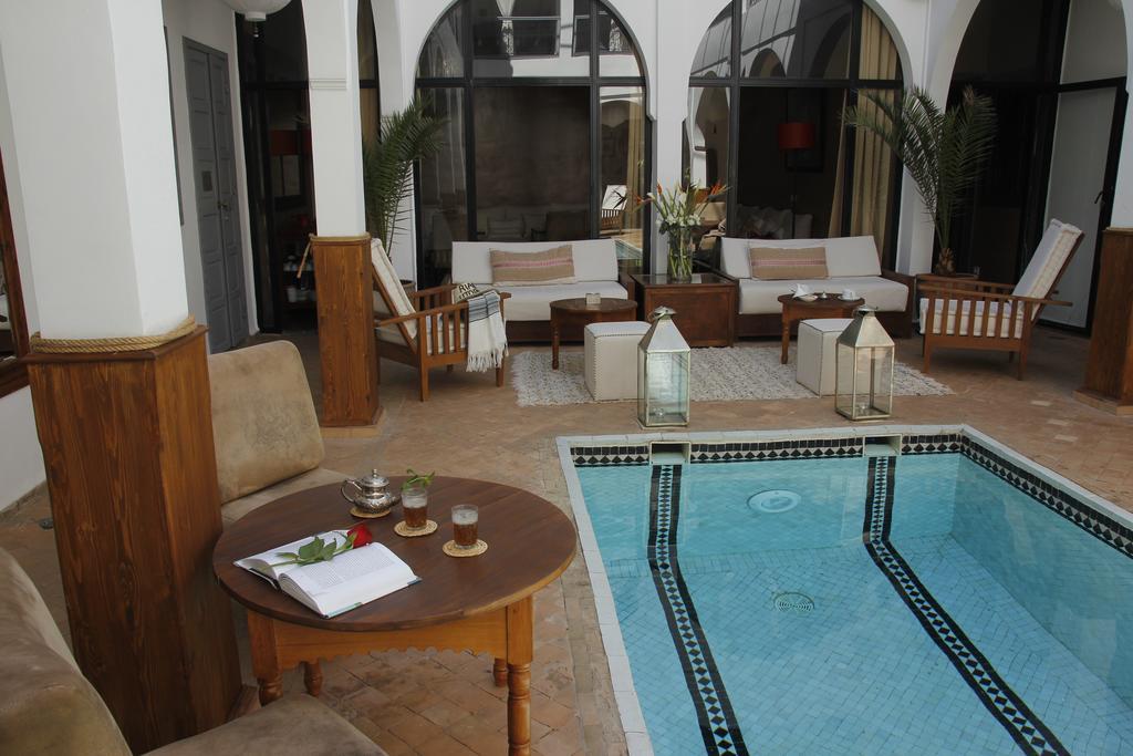 Utopia And Riad 2*
