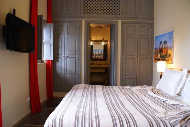 Utopia And Riad 2*